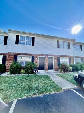 Now Showing! 2 Bedroom in Jefferson Ridge!