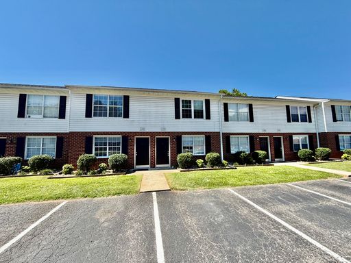NOW LEASING! 2 Bedroom Townhome in Jefferson Ridge!