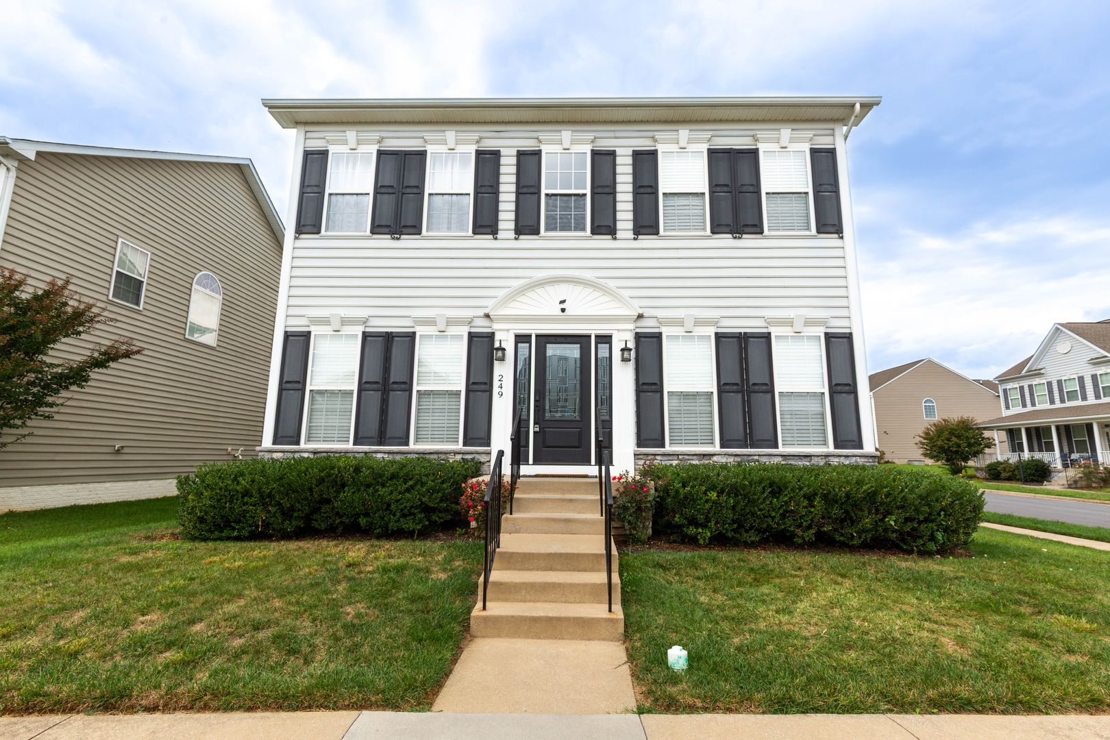 Charles Town House: 249 Lord Fairfax St