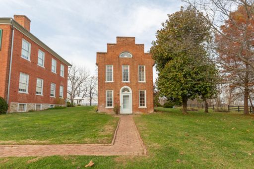 1 Bed, 1 Bath, Historic Cottage on the Smithfield Farm in Berryville, VA