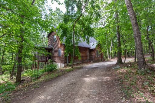 2 Bed, 2 Bath, Single Family Home in Berkeley Springs, WV