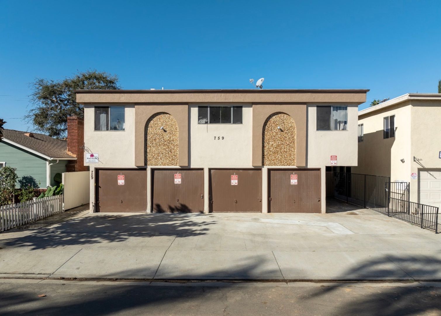 Long Beach Apartment: 759 Freeman Ave