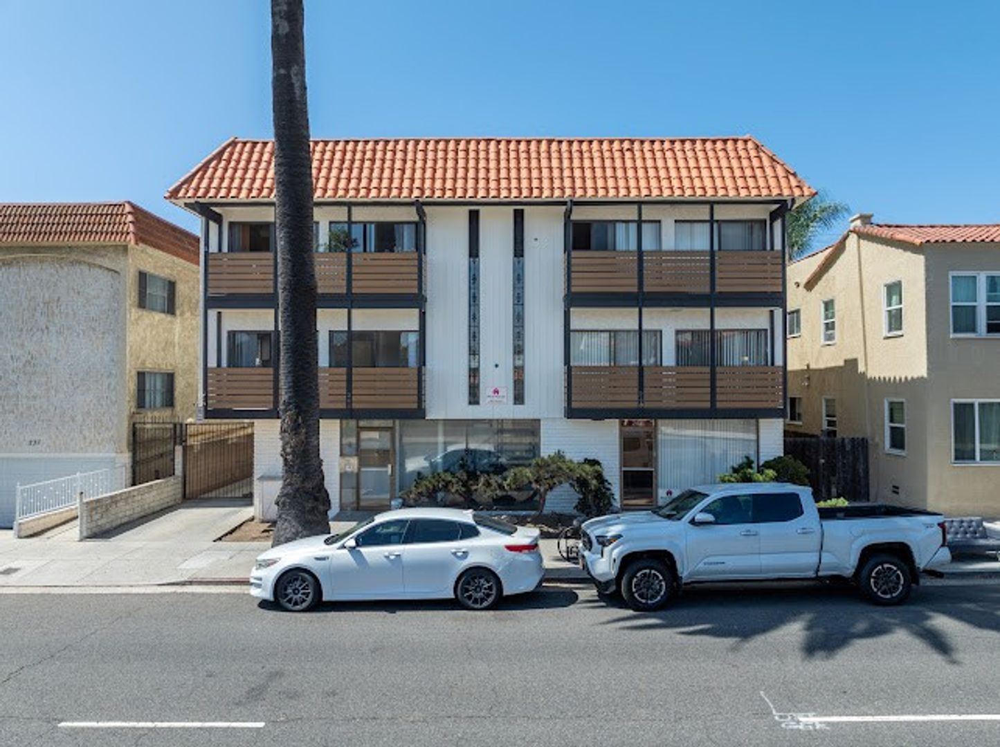 LONG BEACH Apartment: 241 REDONDO AVE