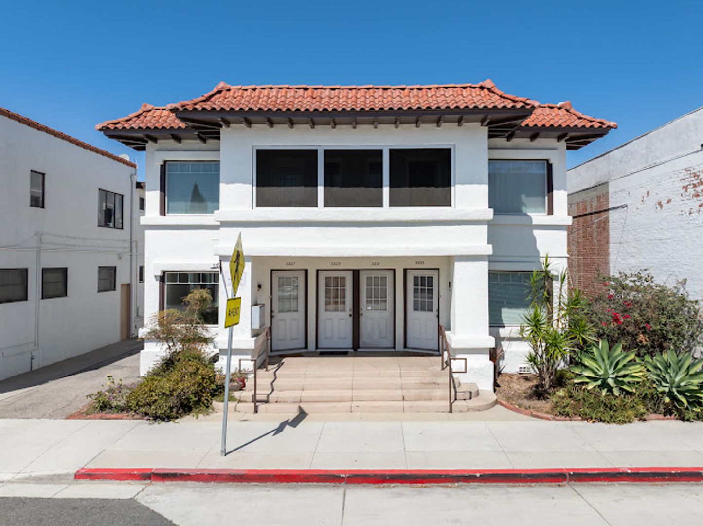 LONG BEACH Apartment: 3327 E BROADWAY