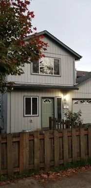 Spacious 3-Bedroom Townhome in SE Portland | $2,295/Month – photo 1