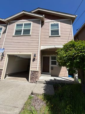 4BD Townhome Built in 2018 | Garage + W/D Included | Spacious & Move-In Ready! – photo 1