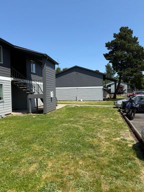 1 Bedroom Lower Unit Apartment NE Portland – photo 1