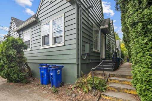 Charming Fully Remodeled 1 Bedroom in the Heart of Southeast Portland! – photo 1