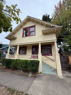 Absolutely adorable 3-bedroom, 2-bathroom Portland Classic!! – photo 1