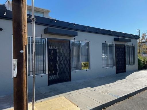 FOR LEASE: PRIME NE SANDY RETAIL / OFFICE SPACE – photo 1