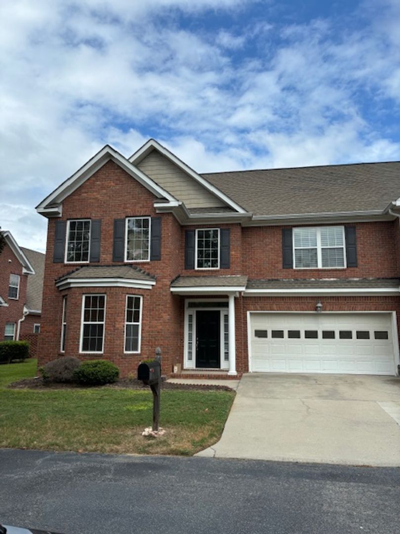 Martinez House: 131 Coach Lane