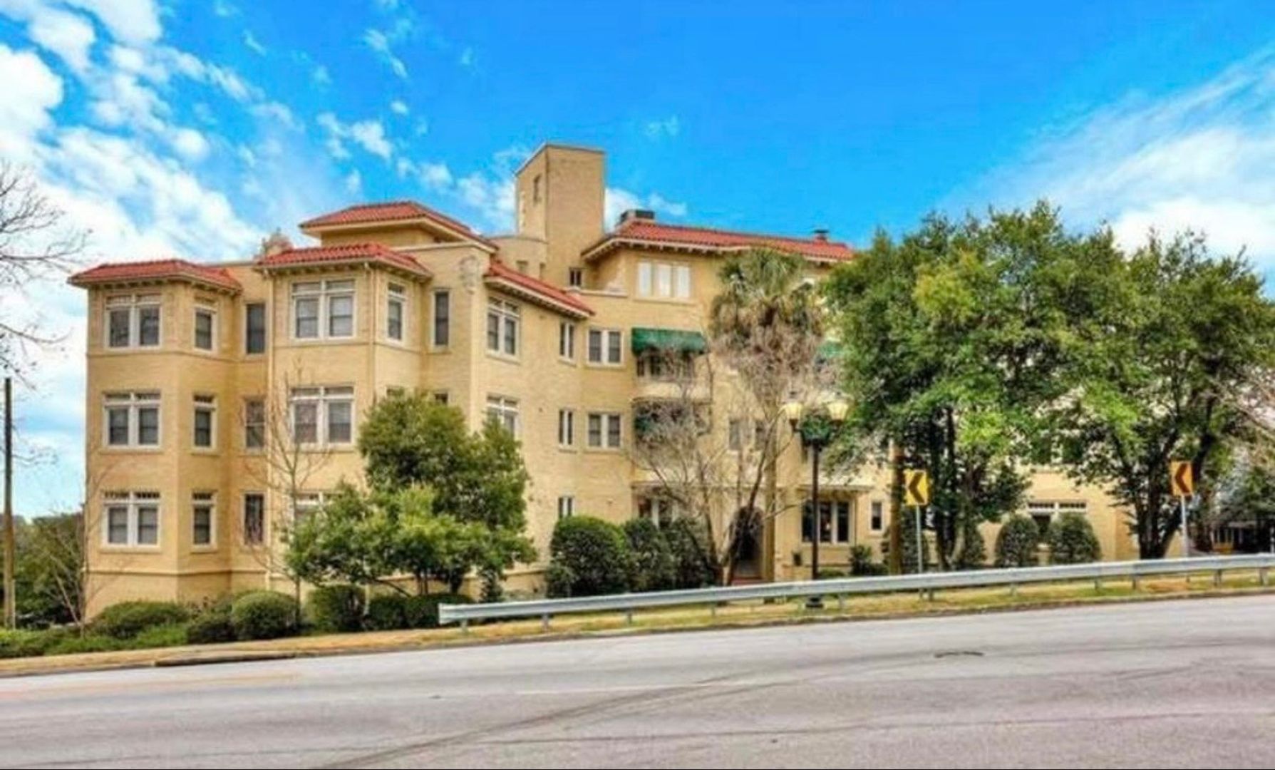 Augusta House: 2068 Walton Way Unit 201