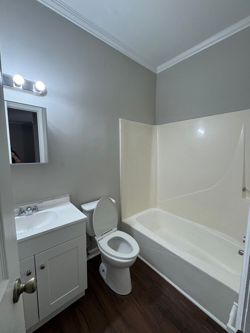 Augusta Apartment: 2198 Central Avenue