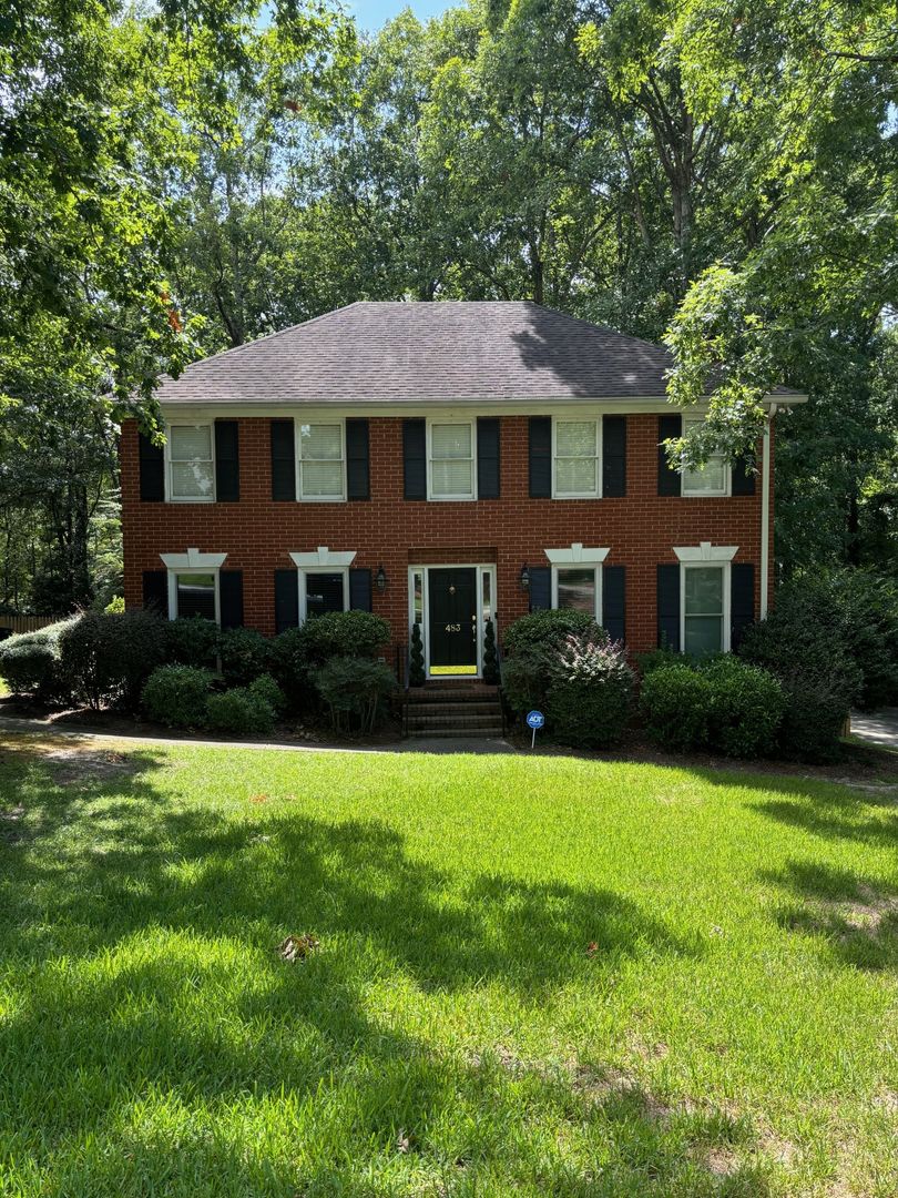 Martinez House: 483 Cambridge Way