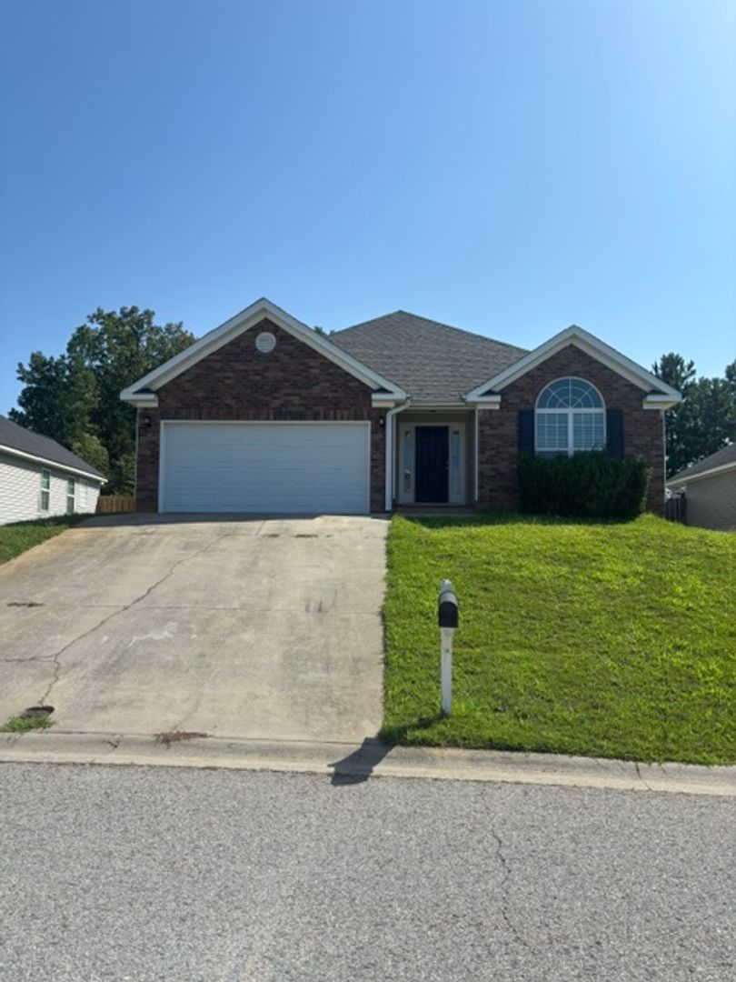 Grovetown House: 452 Lory Lane