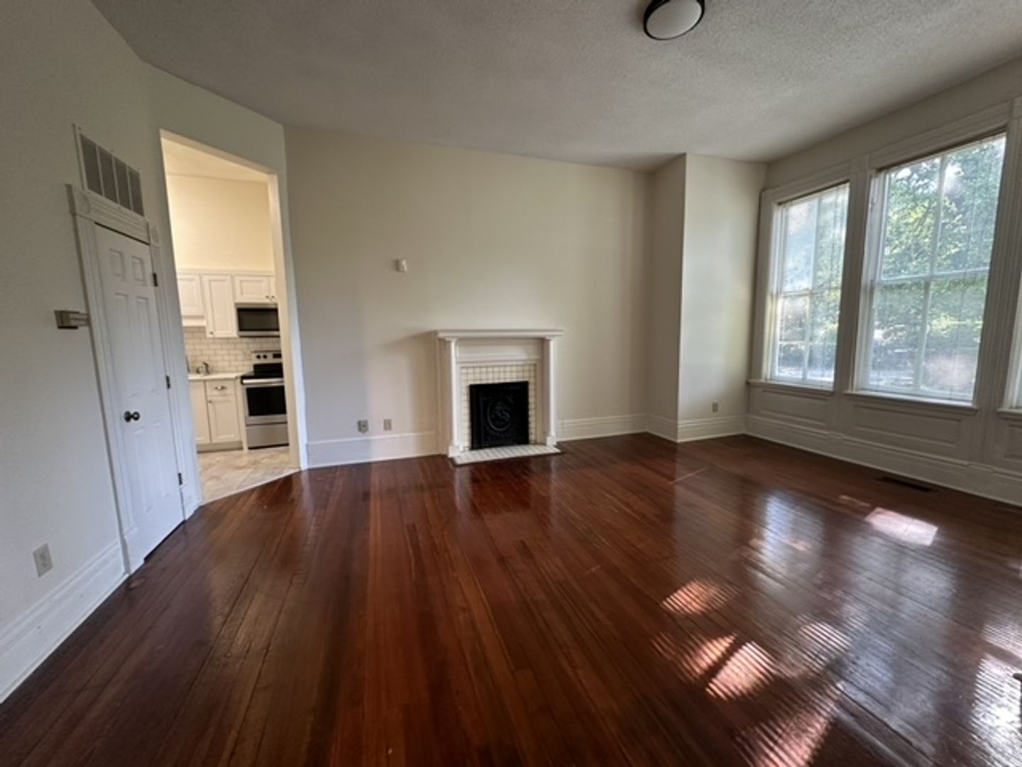 Augusta Apartment: 2250 Kingsway