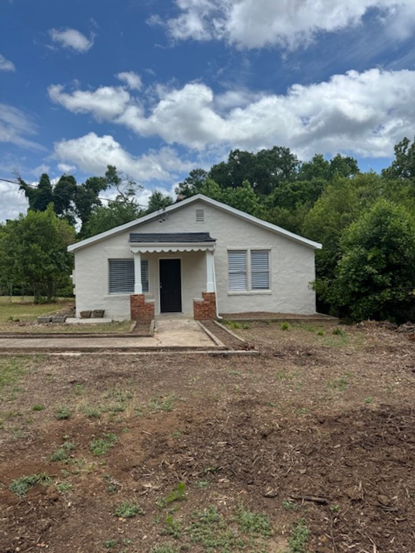 North Augusta House: 105 Meridian Avenue