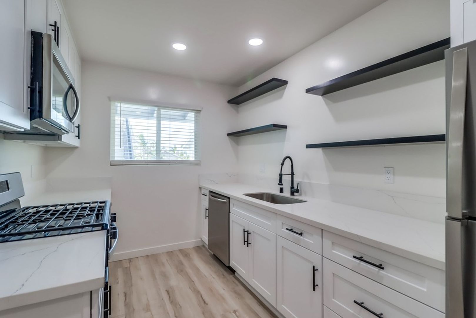 San Diego Apartment: 1468 Hornblend Street
