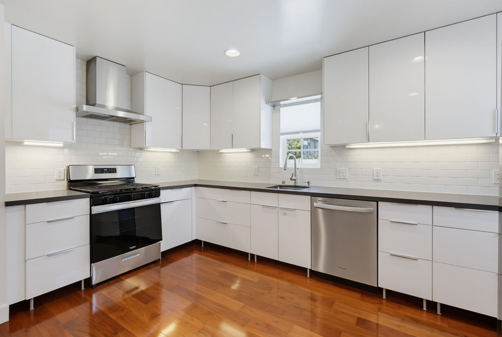 San Diego Apartment: 1470 Rosecrans Street