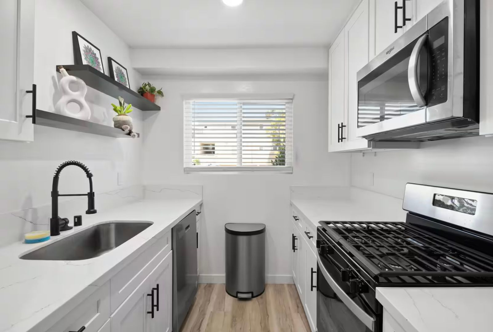 San Diego Apartment: 1478 Hornblend Street
