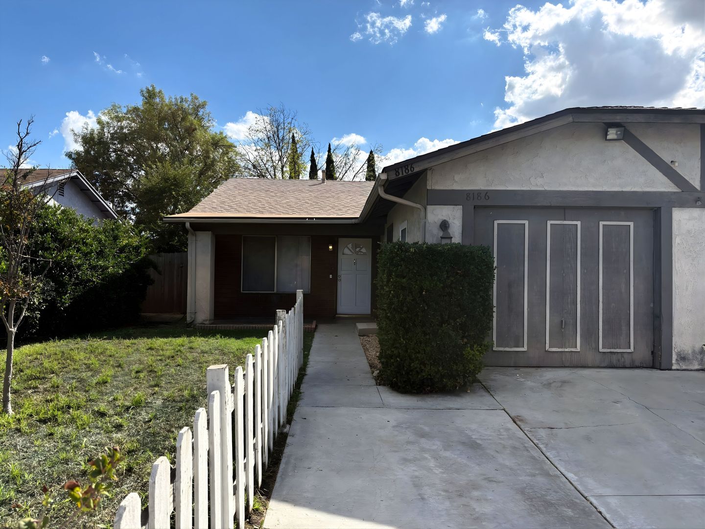 Riverside Apartment: 8186-8188 Zinnia Place