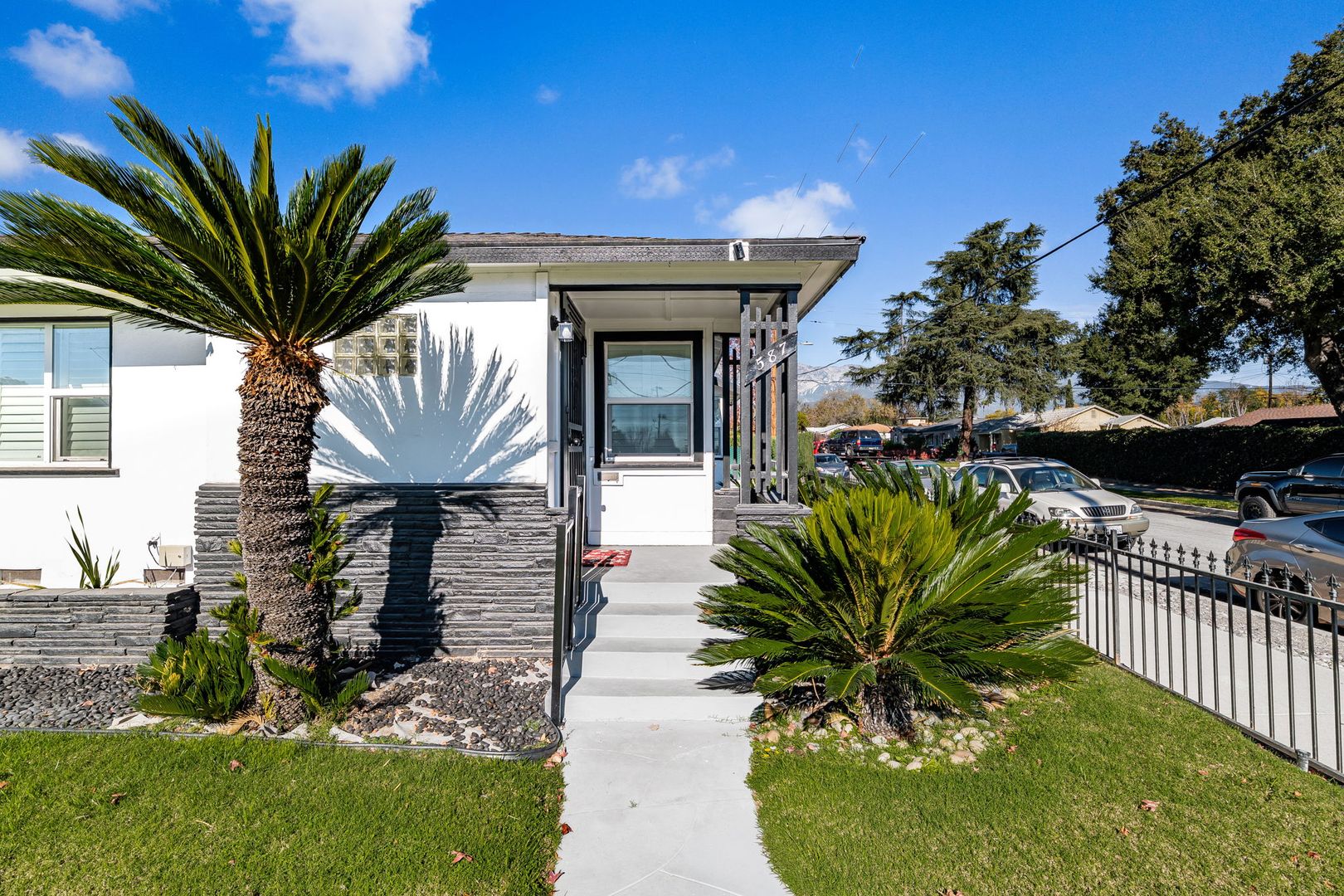 Upland Apartment: 587 E. Arrow Hwy