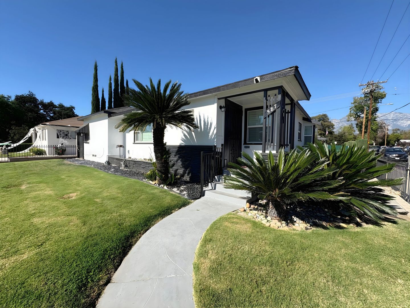 Upland Apartment: 587 E. Arrow Hwy