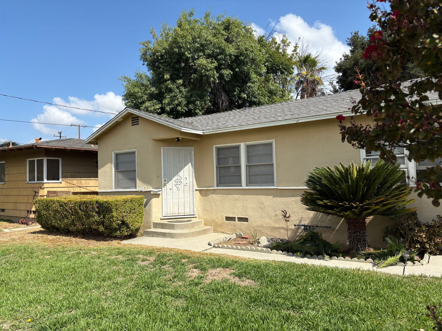 Pomona Apartment: 441-443 W. McKinley Ave