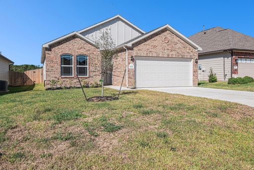 NEVER LIVED IN Spacious 4 Bedroom In Clear View Estates – photo 1