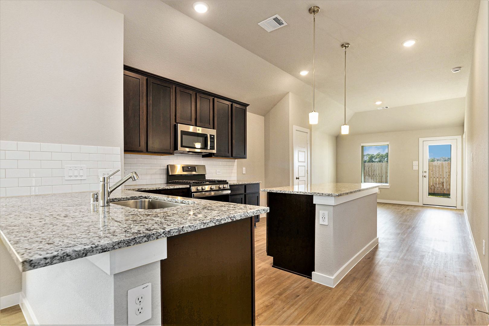 Willis House: 672 Roaring Falls Drive