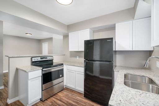 50% OFF 1st MONTHS RENT!! Renovated 2 bedroom 2nd Floor Apartment in the Heart of Conroe TX – photo 1