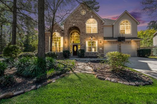 Spacious 2-Story, 5-Bedroom Home with a Pool in The Woodlands