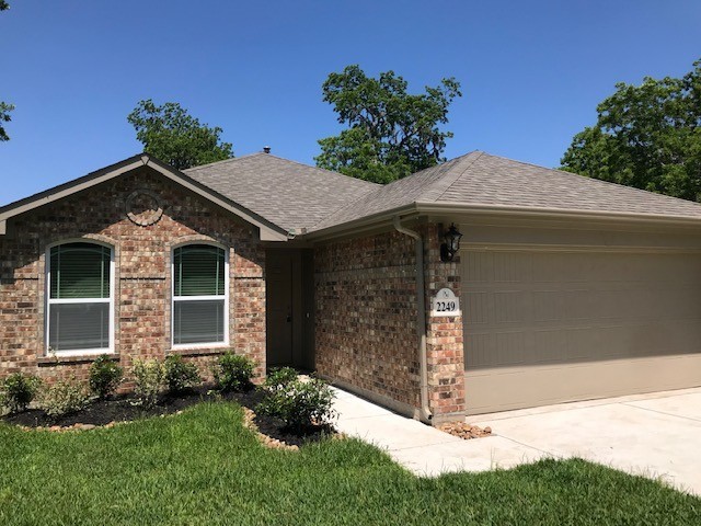 W Columbia House: 2249 Ridgewood Drive