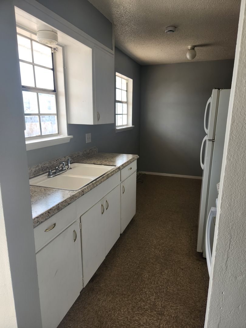 San Angelo Apartment: 902 Shiloh Street