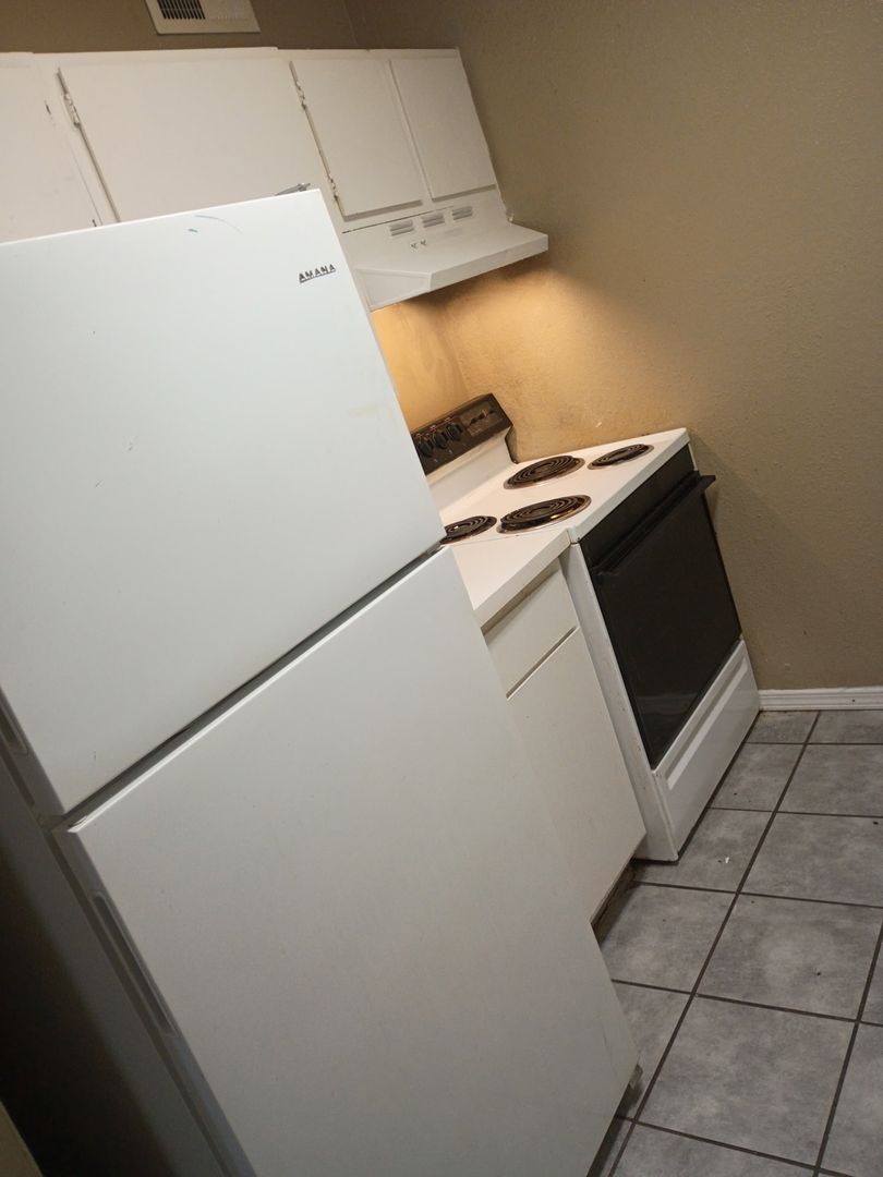 Littlefield Apartment: 1100 S Wicker Ave