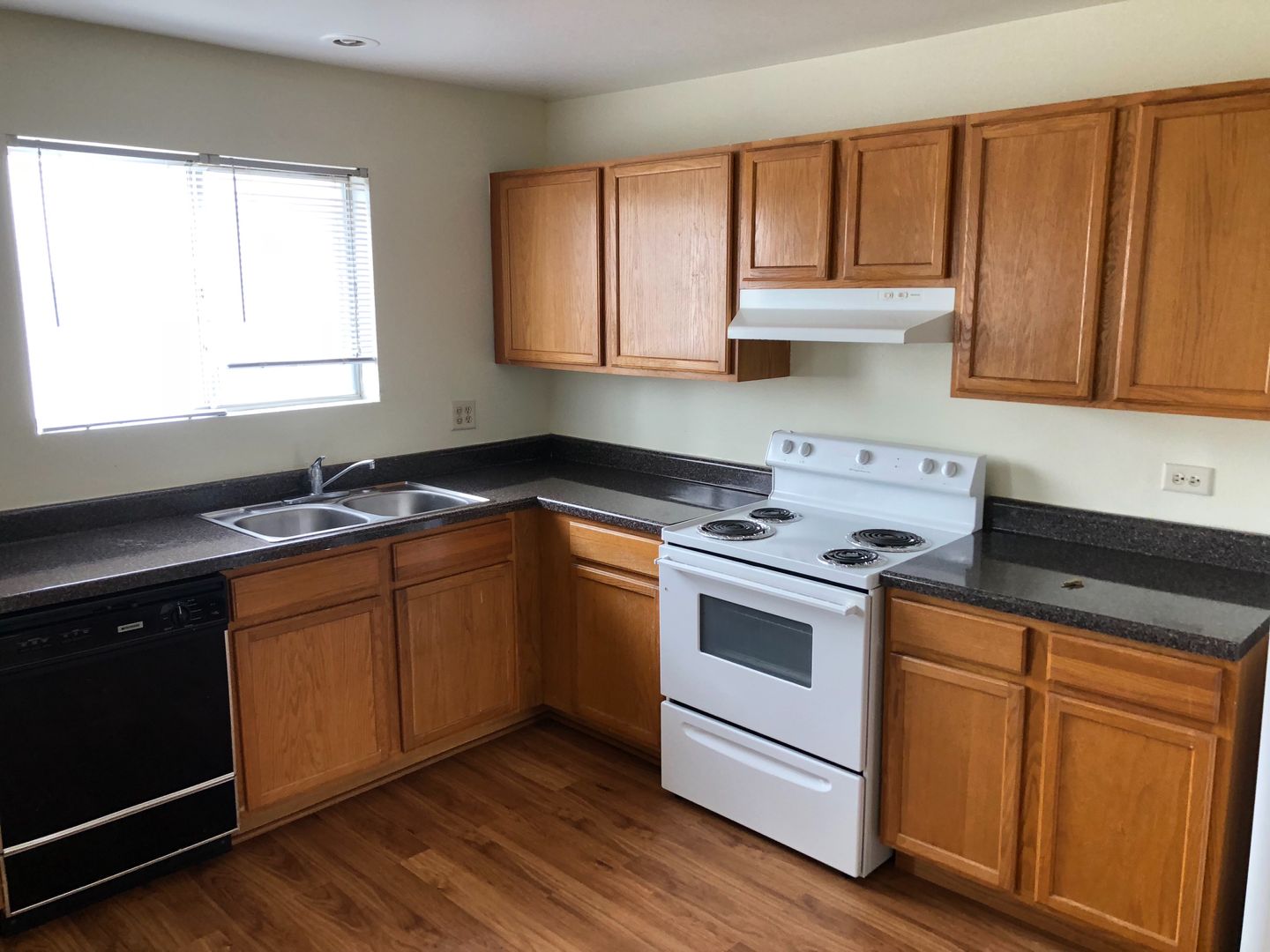 Arlington Heights Apartment: 2242 W Nichols