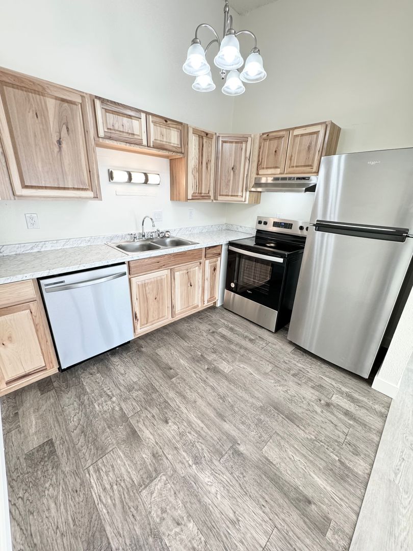 Auburn Apartment: 409 22nd St SE