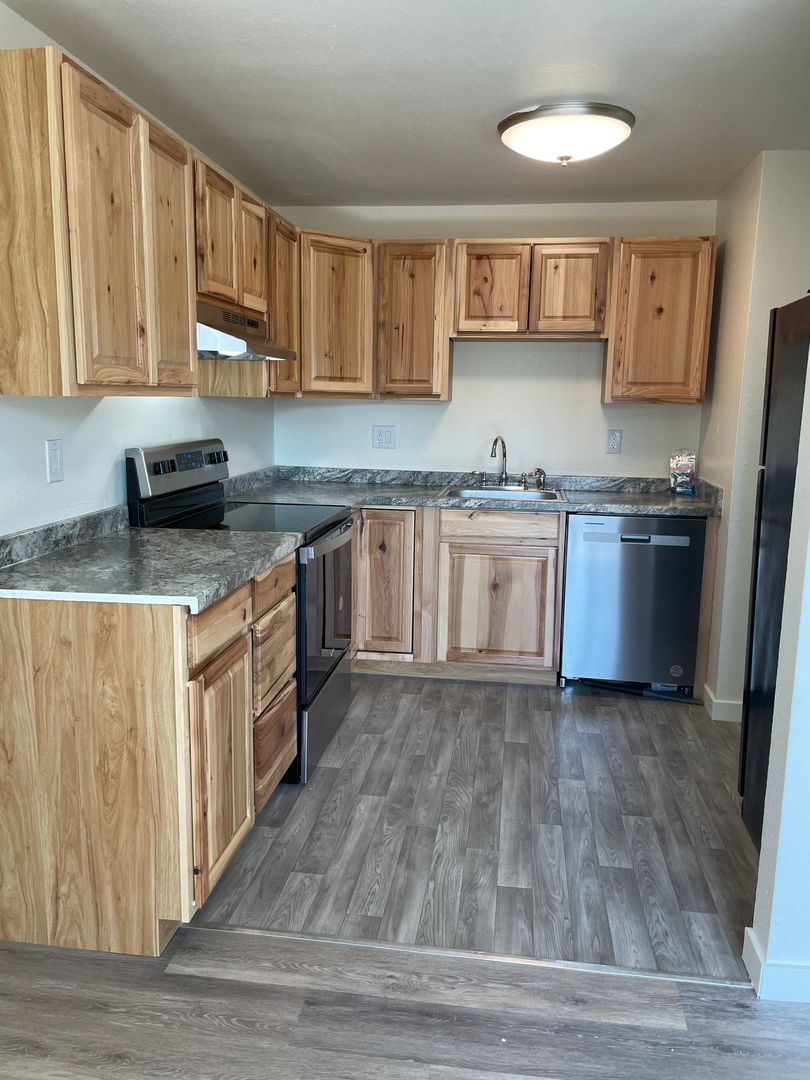 Auburn Apartment: 404 27th St SE