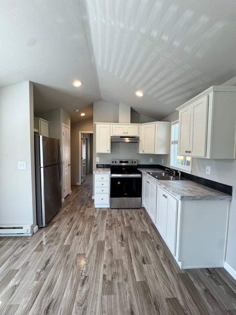 Ravensdale Apartment: 27314 SE Kent Kangley Rd