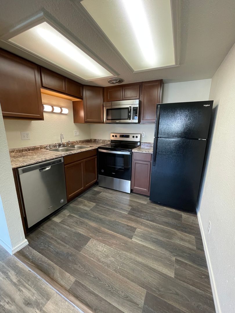 Auburn Apartment: 504 23rd St SE