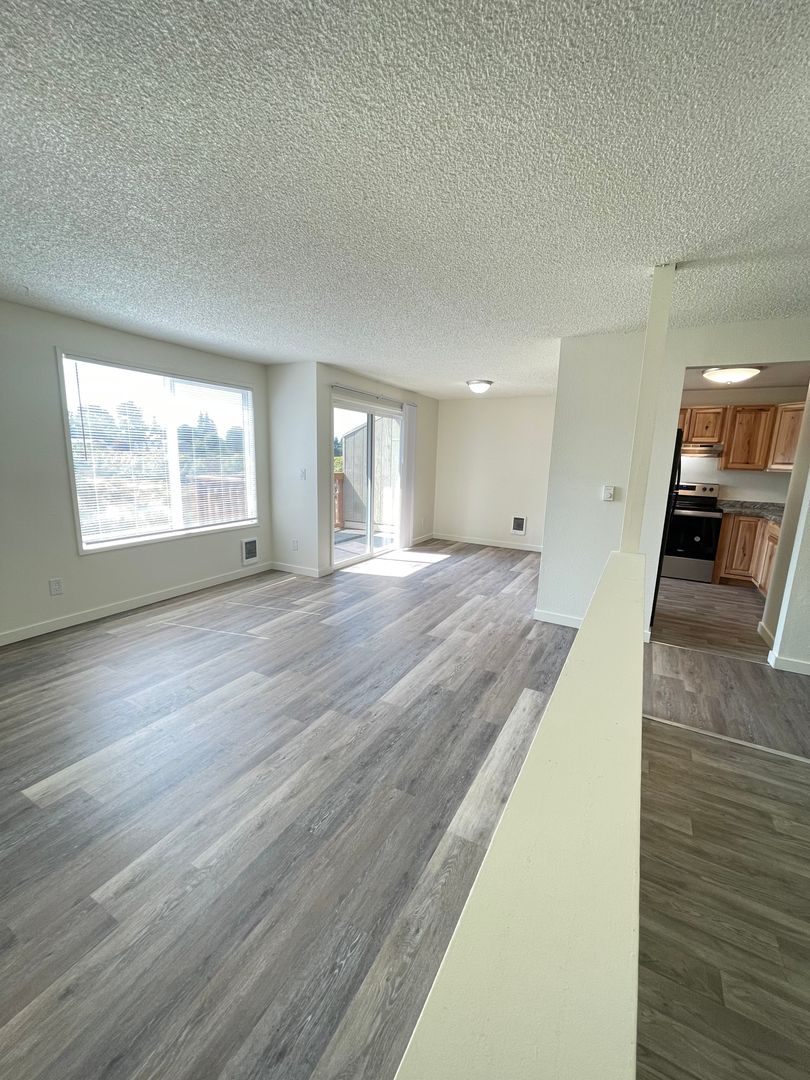 Auburn Apartment: 404 27th St SE