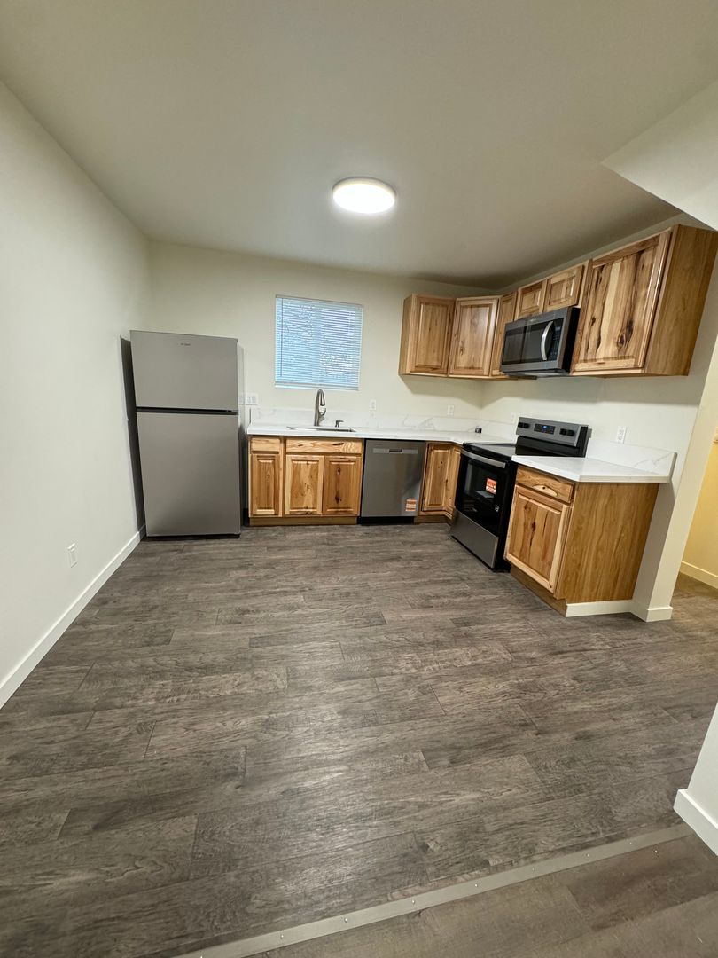 Auburn House: 16025 SE Lake Holm RD