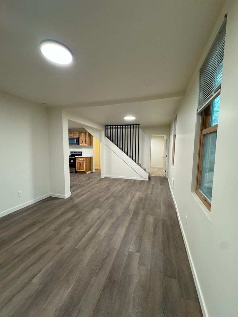 Auburn House: 16025 SE Lake Holm RD