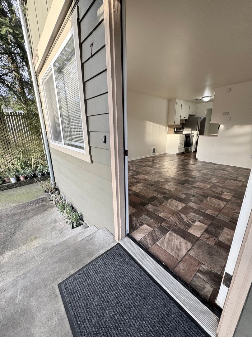 Seattle Apartment: 8830 9th Ave SW