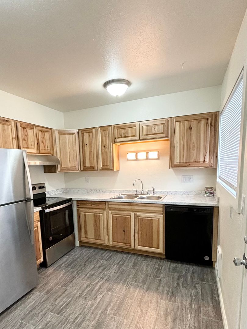 Auburn Apartment: 510 27th St SE