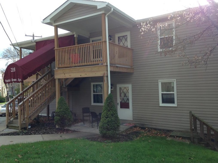 Oakdale Apartment: 219 W State St