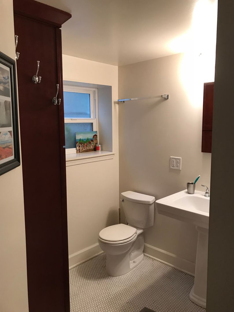 Seattle Apartment: 2441 8th Ave N