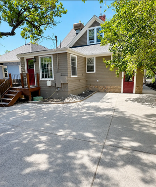 Listing photo thumbnail