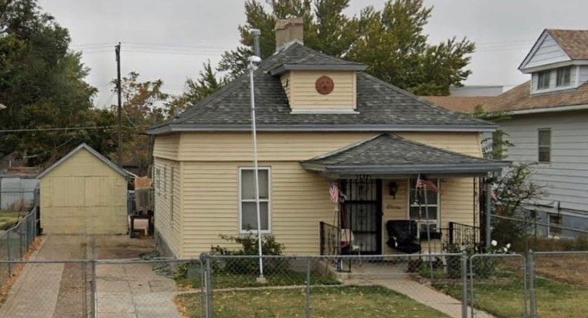 Pueblo House: 1412 E 8th St