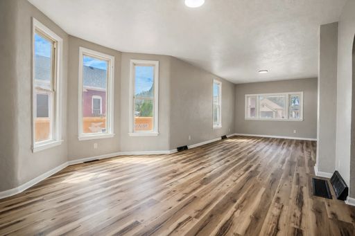 Listing photo thumbnail